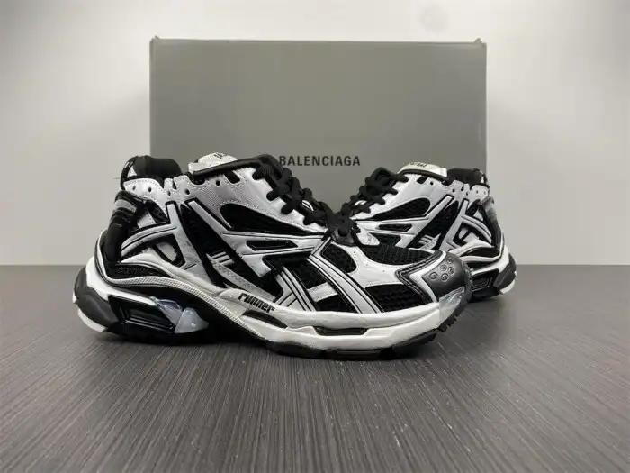 Reps LY BLCG RUNNER SNEAKER 677403 W3RB2 9010 0126